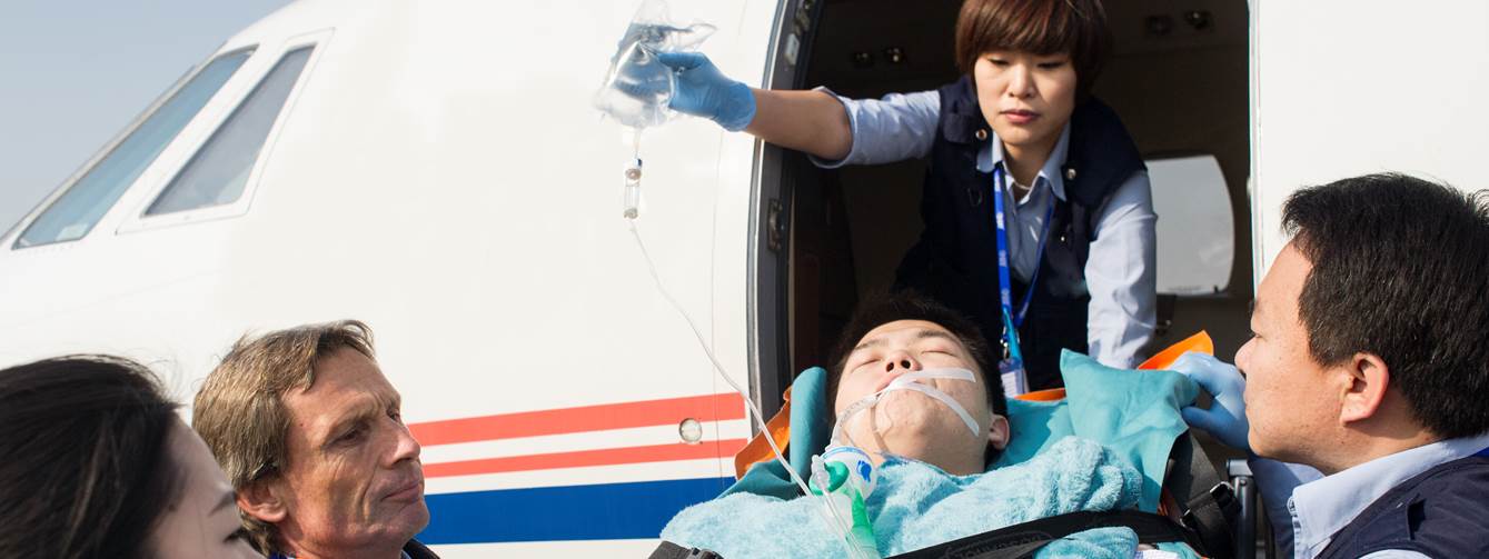Tianjin Air Ambulance team and patient